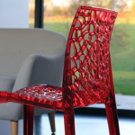 Sittelles-lodge-cubes-chaise-rouge