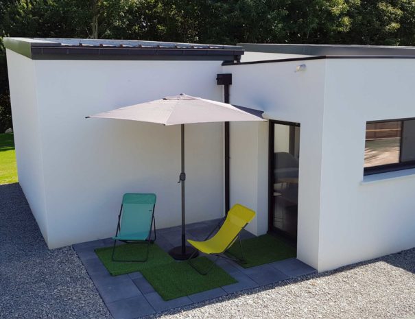 concarenau-sittelles-lodge-cubes-vue-petite-terrasse