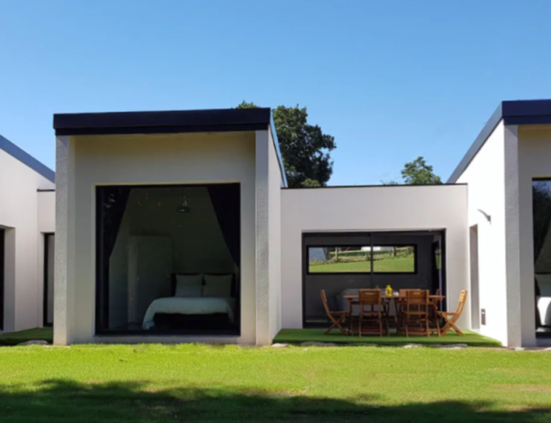 sittelles-lodge-cubes-vue-jardin-chambres