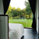 sittelles-lodge-cubes-vue-sur-jardin