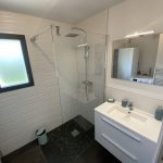 sittelles-lodge-mer-salle d'eau-douche