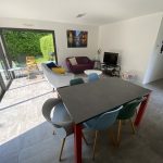 sittelles-lodge-mer-table-séjour