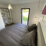 sittelles-lodge-terre-chambre2-étagères